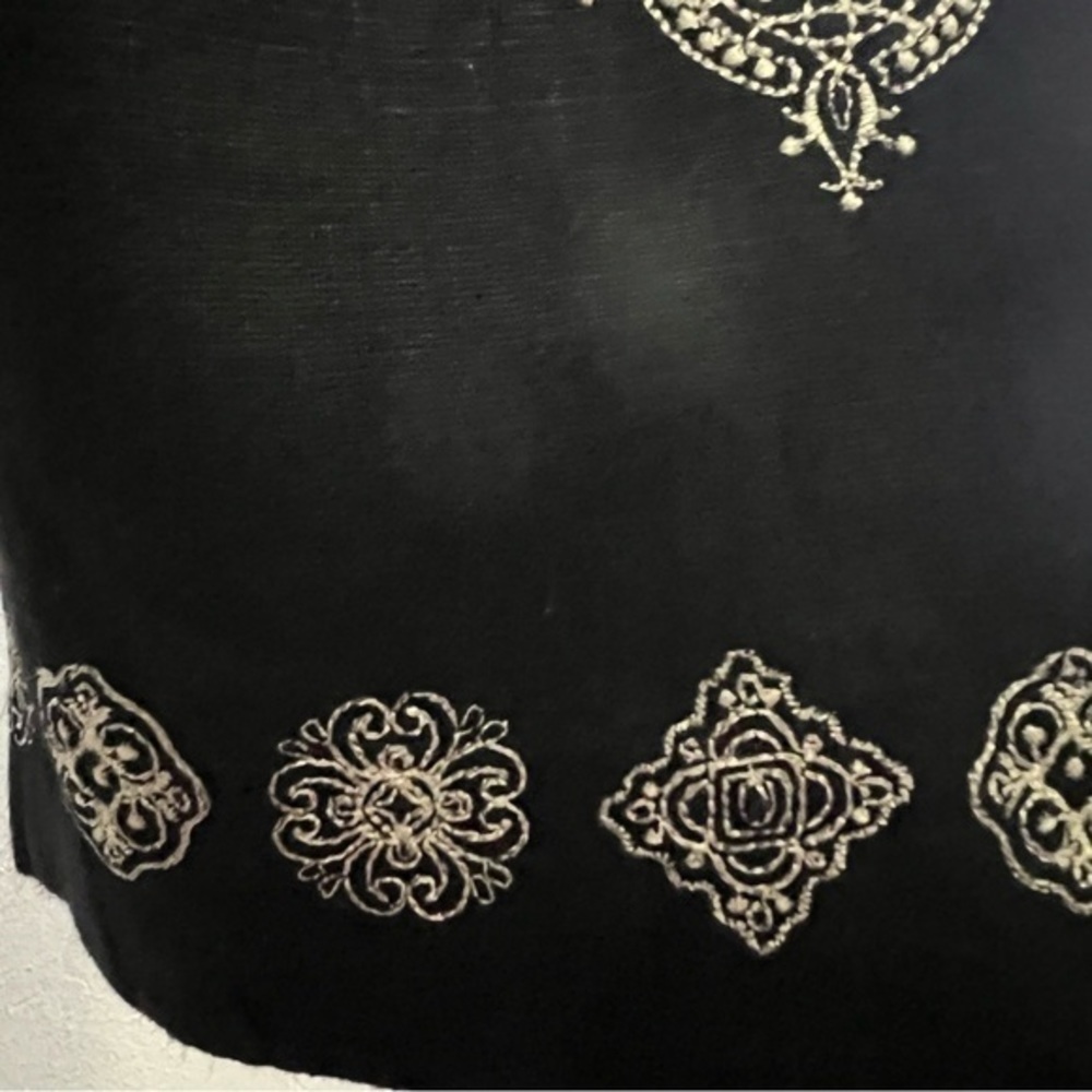 Deane & White 100% linen pants, black w/medallion-like design. Sz 8. EUC. - Picture 4 of 6
